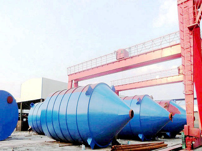 200噸水泥罐施工現(xiàn)場 200噸水泥罐施工現(xiàn)場